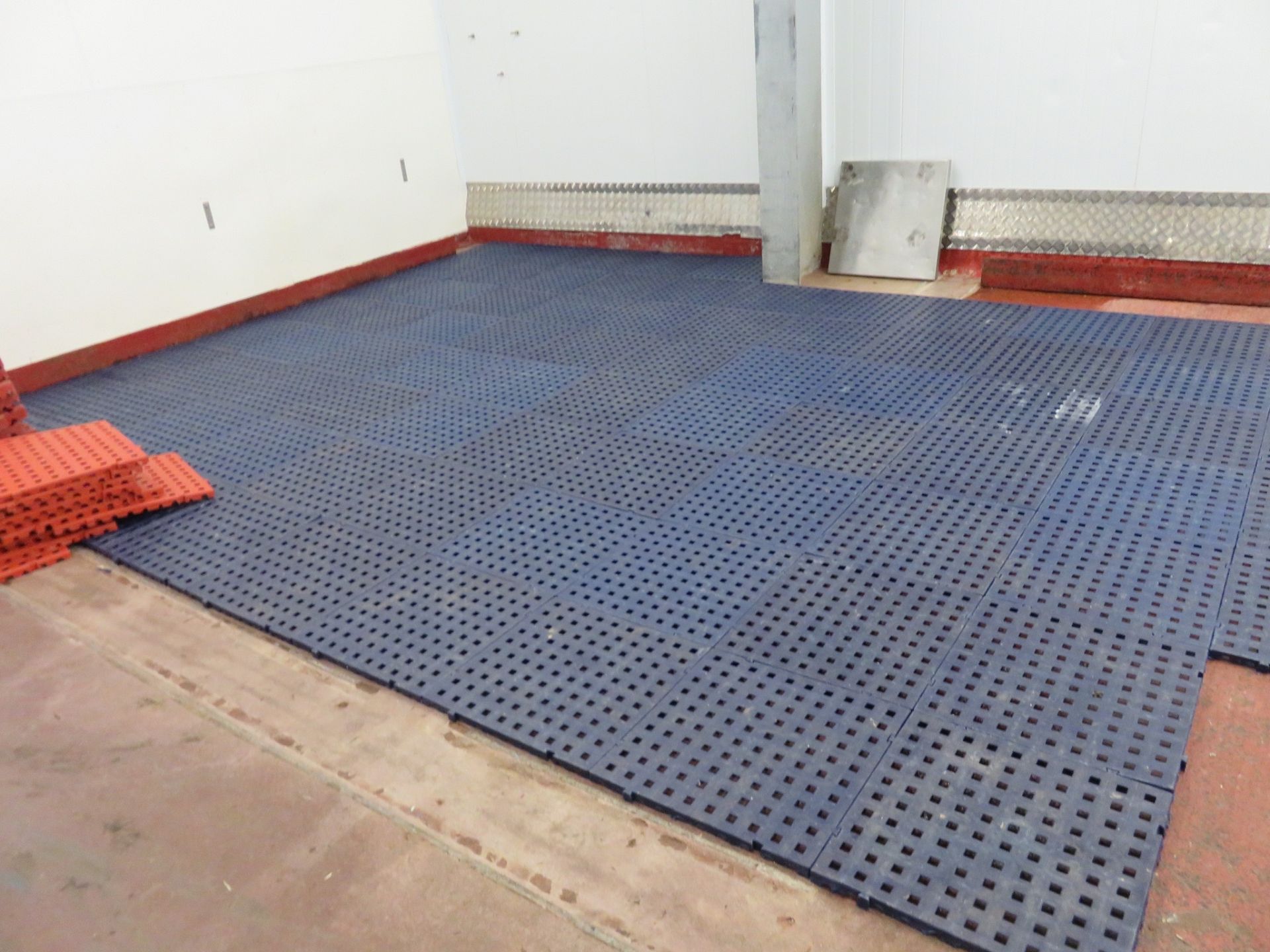 Interlocking block plastic flooring each approx. 500mm x 500mm square. 30 x red; 90 x b Lift out £20