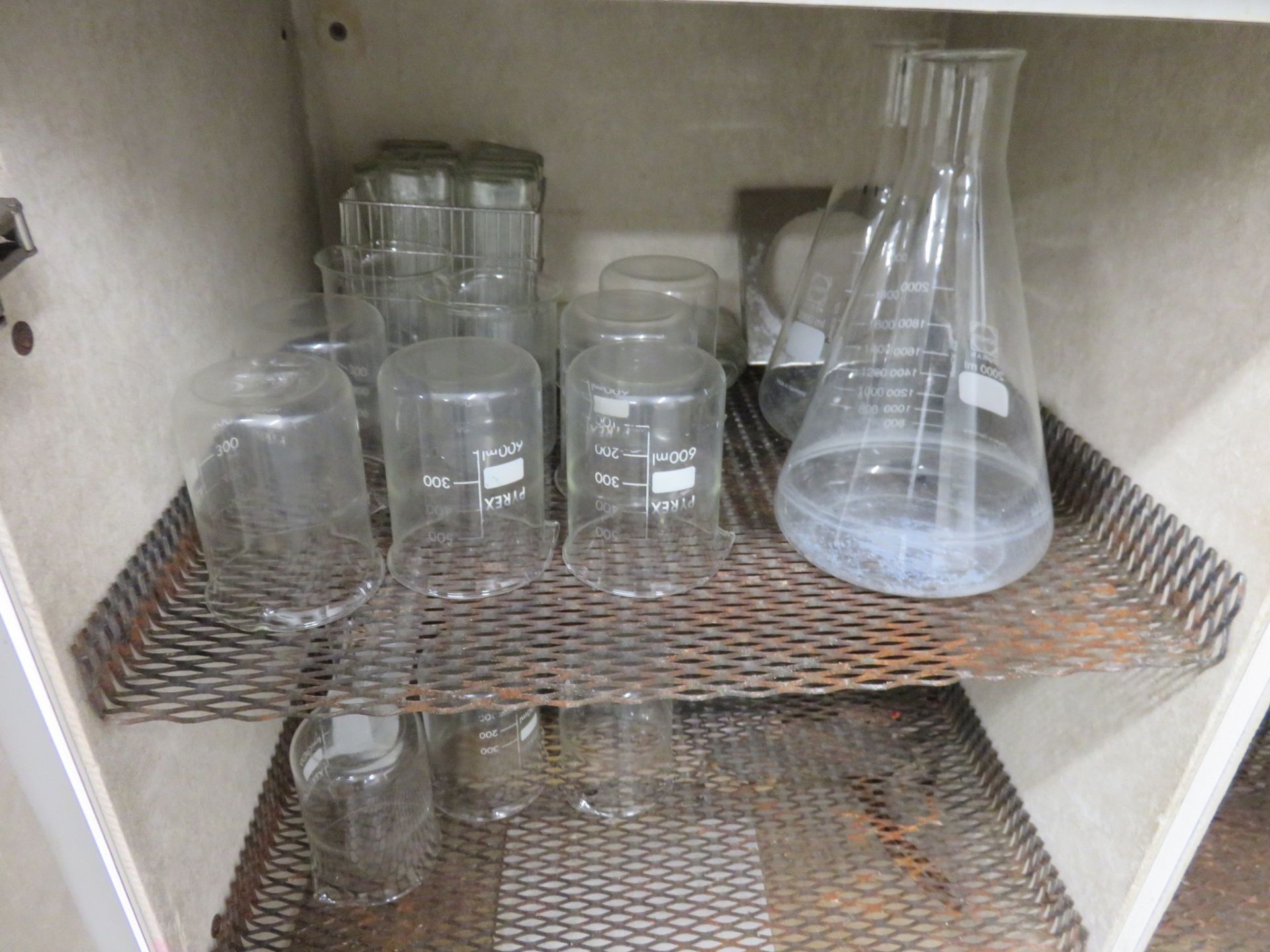 Various Laboratory items: glass bottles, test tubes etc., Lift out £10 - Image 2 of 6