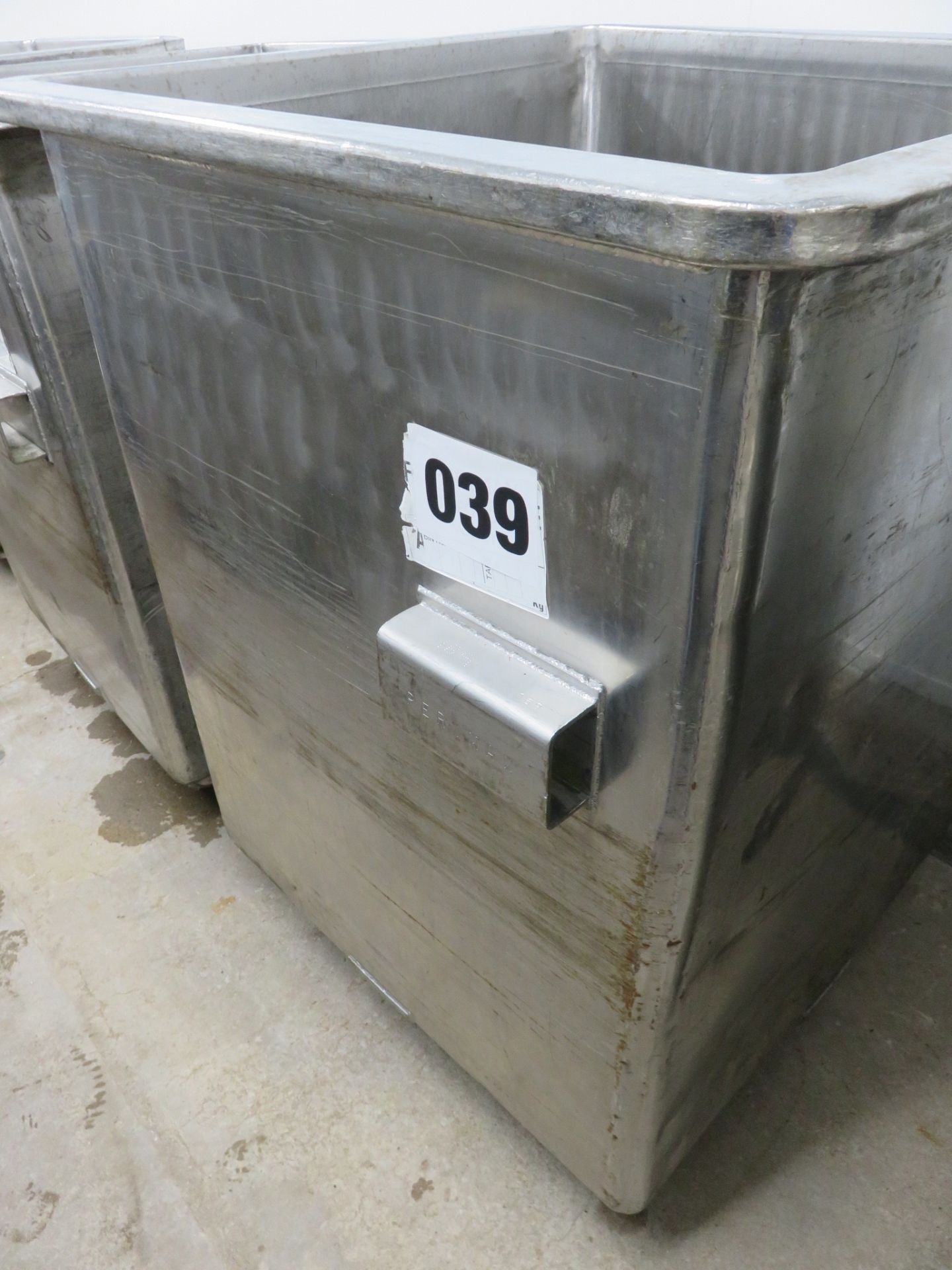 S/s Mobile Bins with bottom hole. Approx. internal 900mm x 900mm x 1150mm deep. Lift out £20
