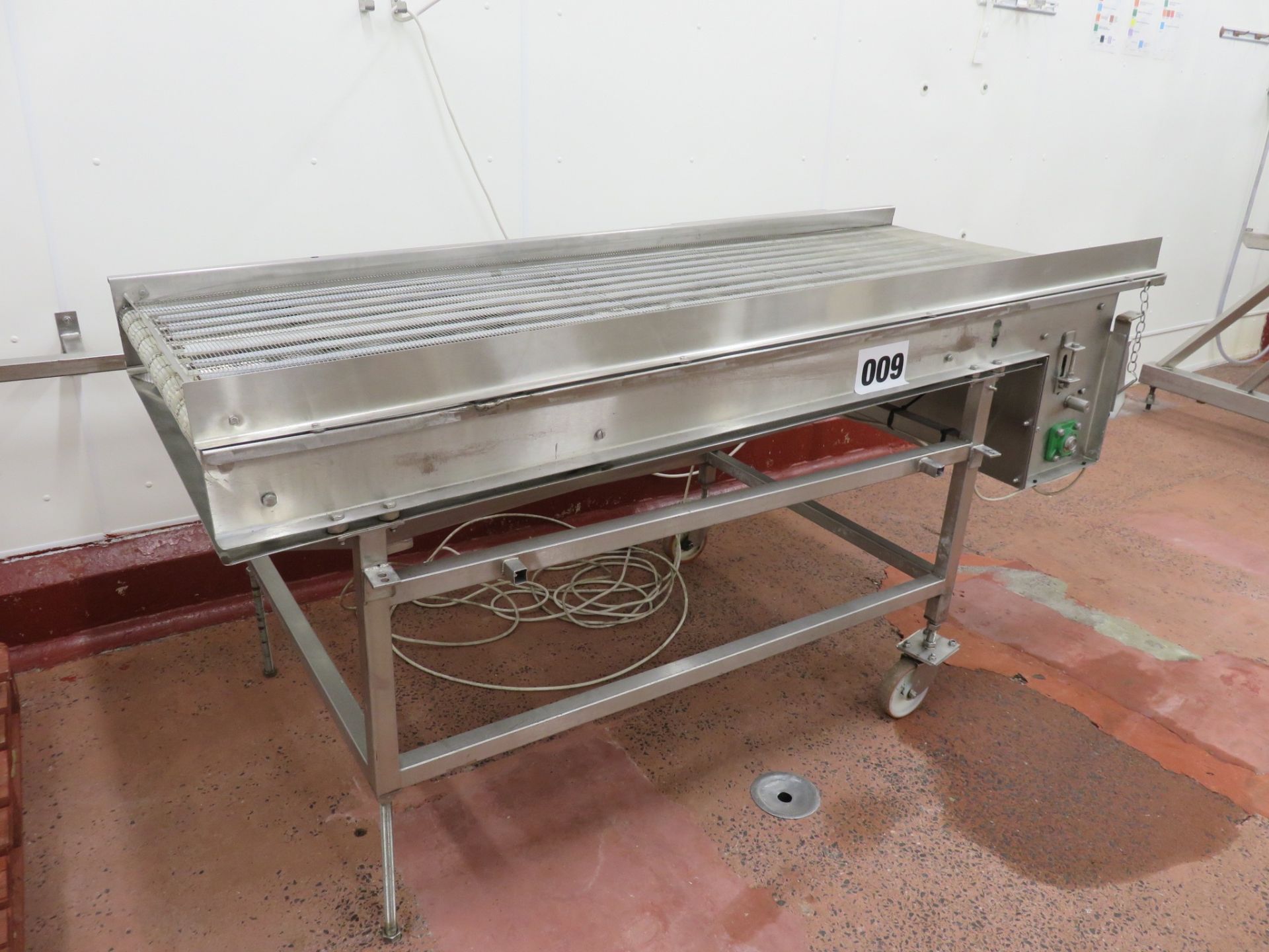 Conveyor with S/s mesh belt approx. 850 mm wide x 2.2 meters long. Lift out £30 - Bild 3 aus 3