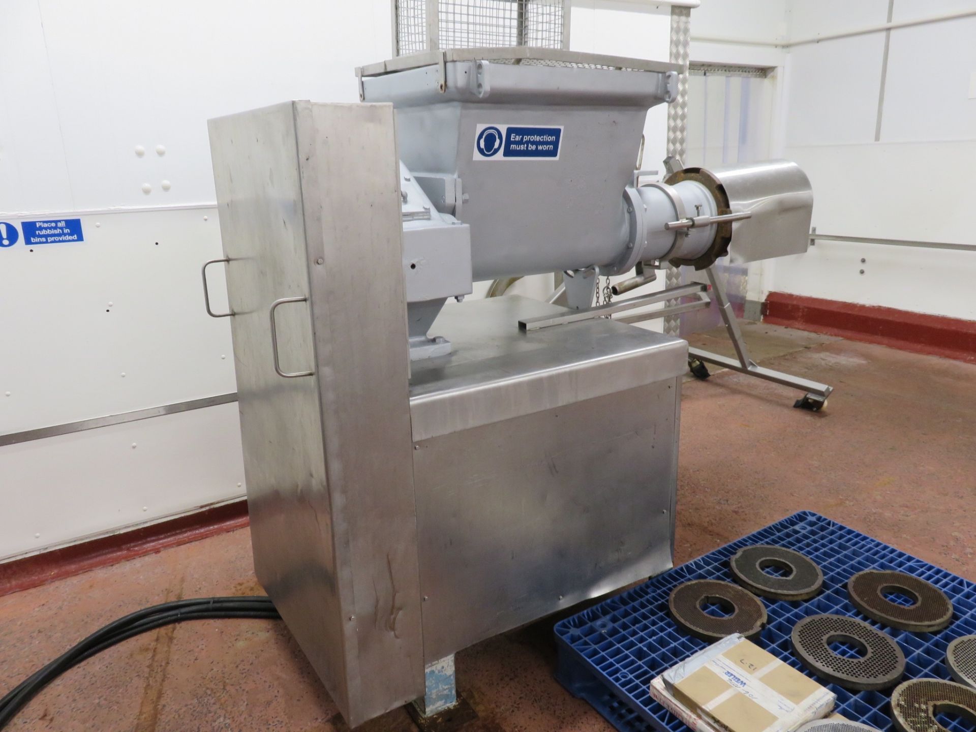 Weiler 11 inch Frozen meat Grinder complete with spanners, various plates x 10. Lift out £120 - Bild 7 aus 11