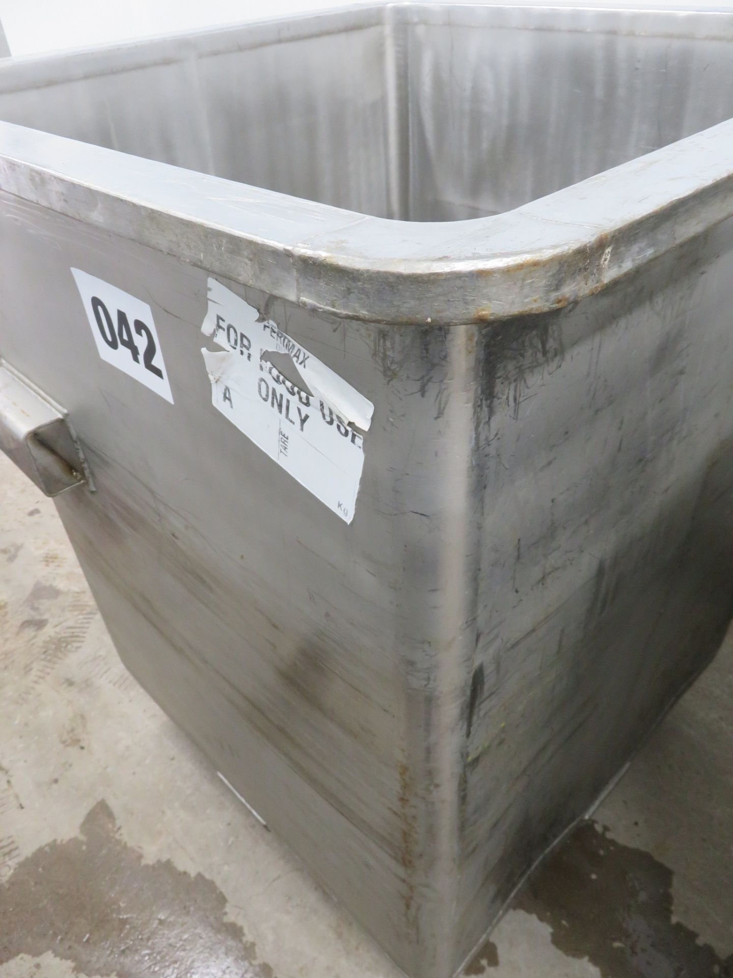 S/s Mobile Bins with bottom hole. Approx. internal 900mm x 900mm x 1150mm deep. Lift out £20