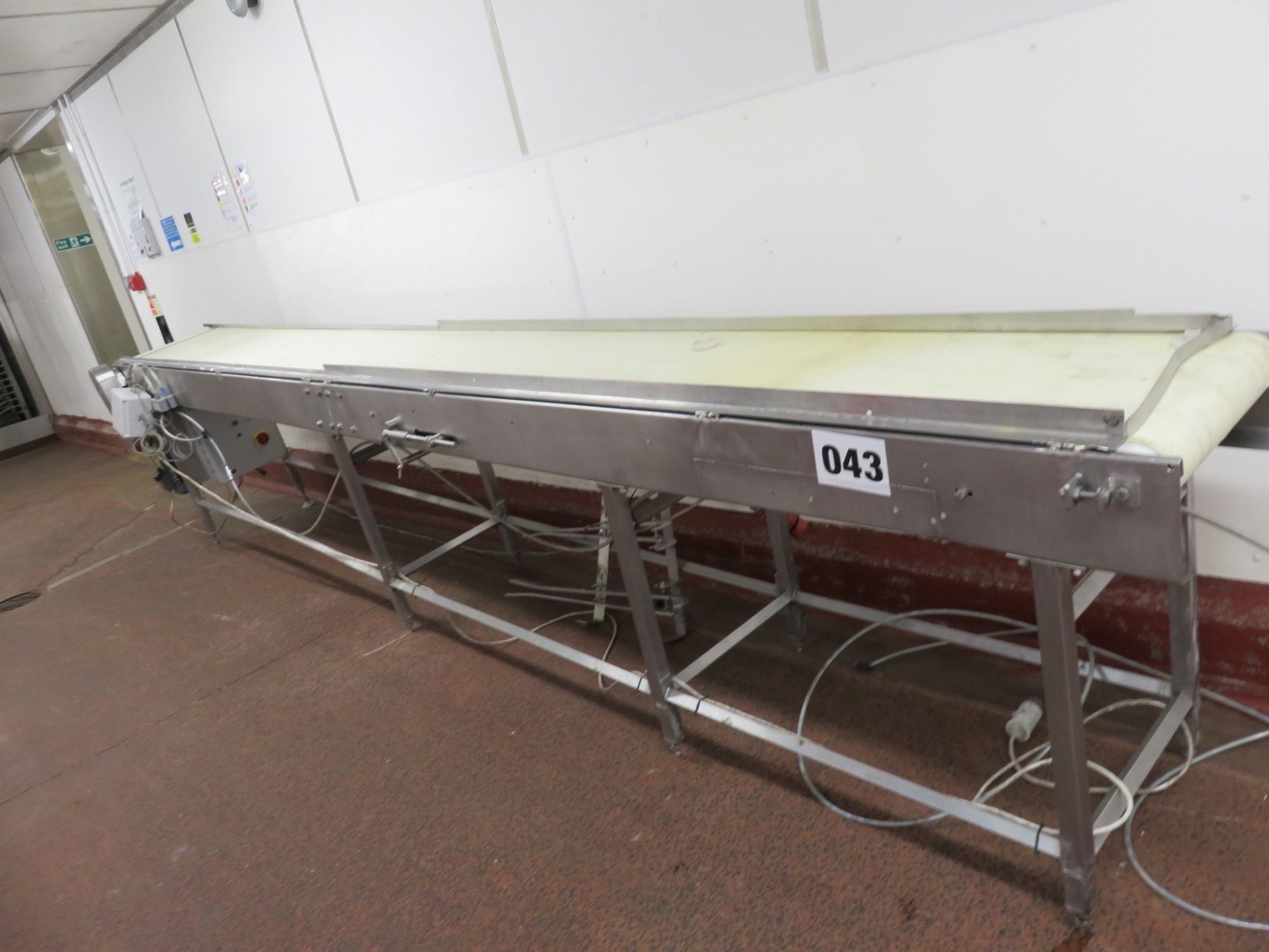 Conveyor with 470mm wide neoprene belt x 5 meters long. Lift out £50