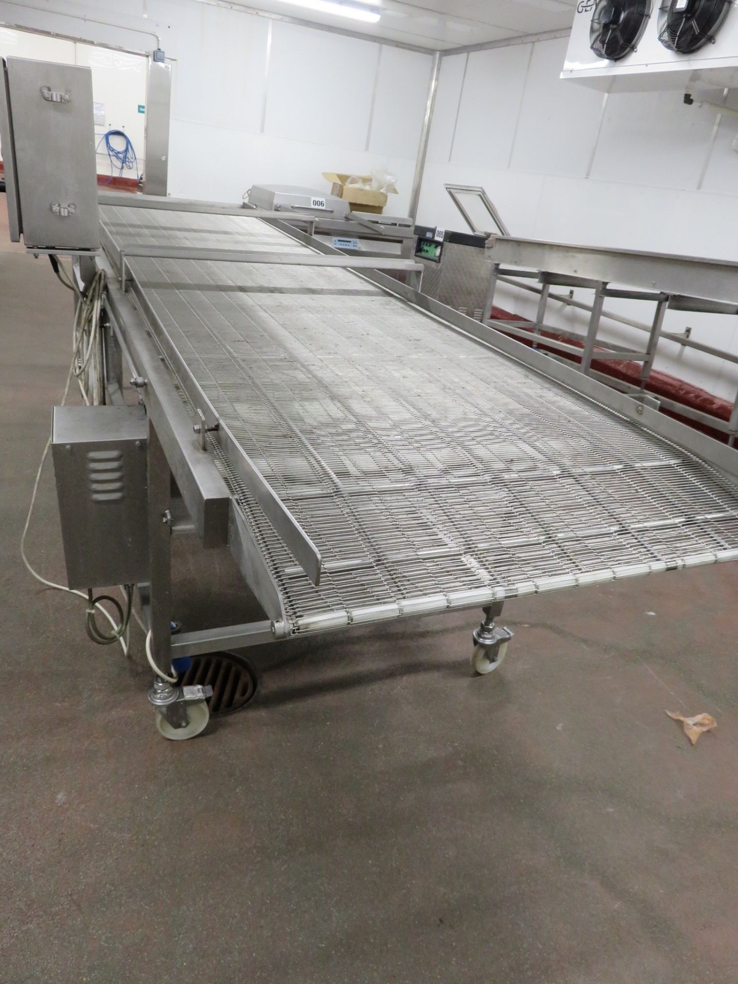 Conveyor with S/s mesh belt approx. 850 mm wide x 3.6 meters long. Mobile on wheels. By Lift out £40 - Image 2 of 3