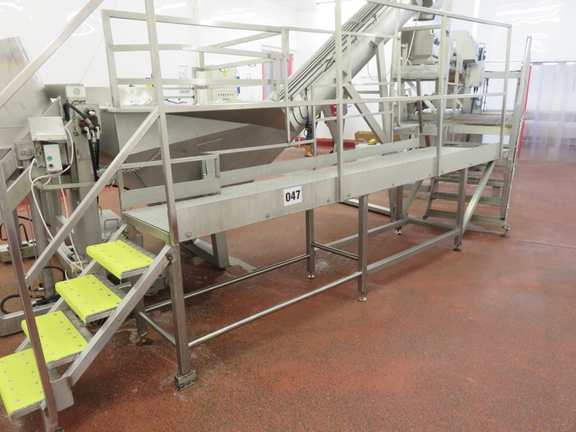 S/s platform Gantry with steps. Approx. 4.6 x 850mm wide. Height to floor 900mm. Lift out £60