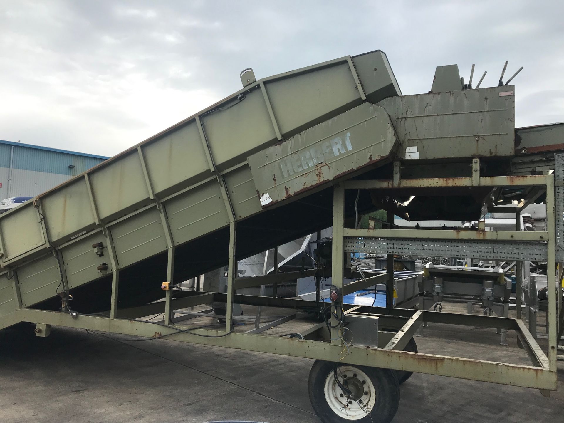 Herbert boat, elevator in feed height - 500 mm; tipping height - 2700 H. Belt - 3 metres wide - Image 5 of 6