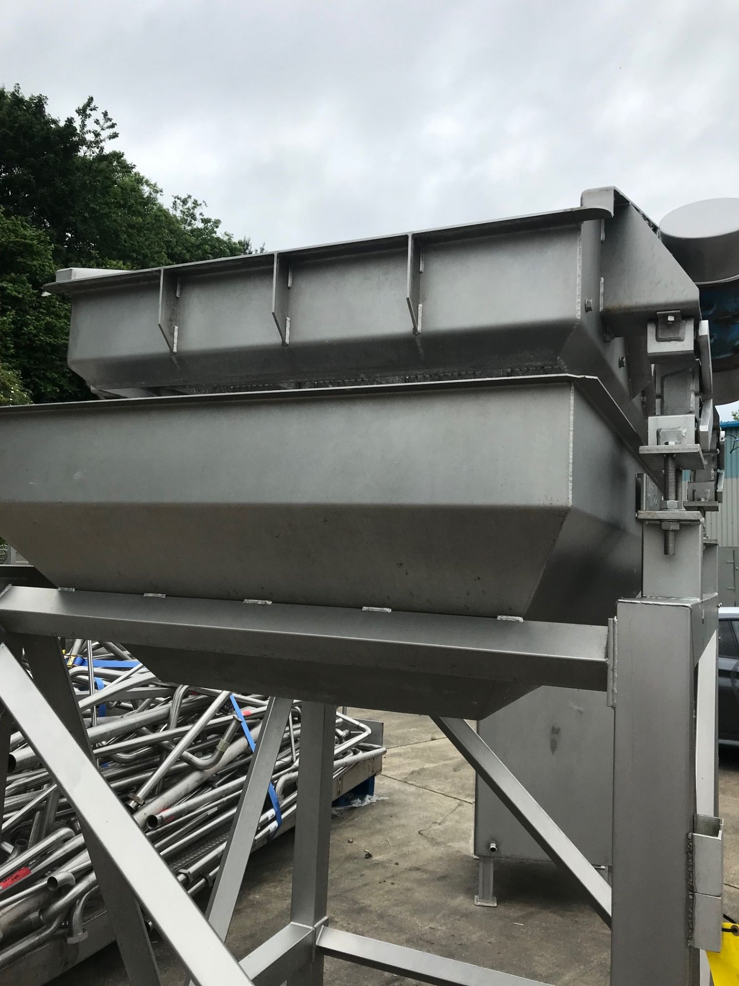 Kiremko Vibratory Feeder/Drainer on frame - Image 2 of 5