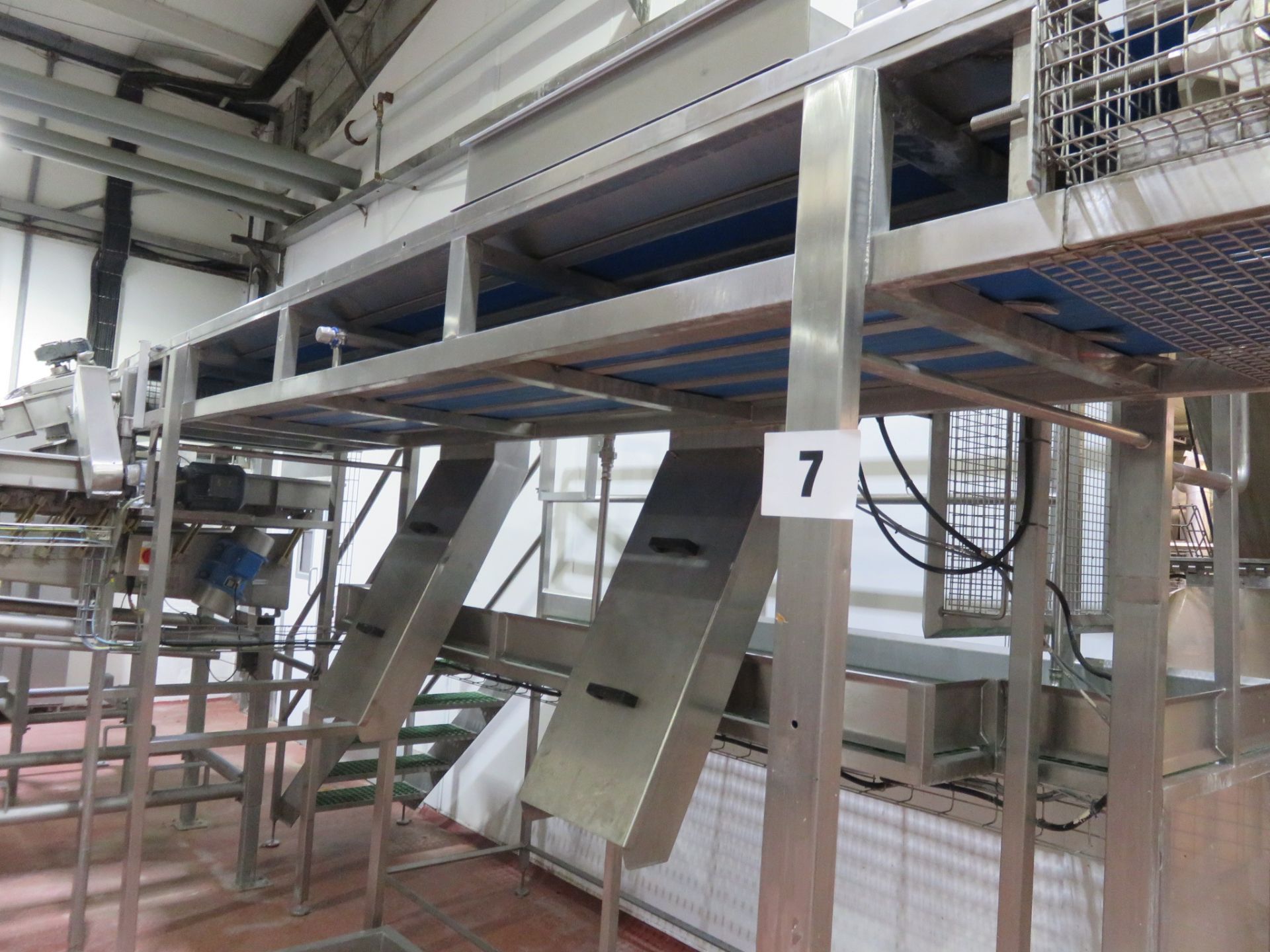 Conveyor approx. 4.3 meters long x 600mm wide belt. Height to conveyor approx. 2.2 meters. LO £240 - Bild 2 aus 5