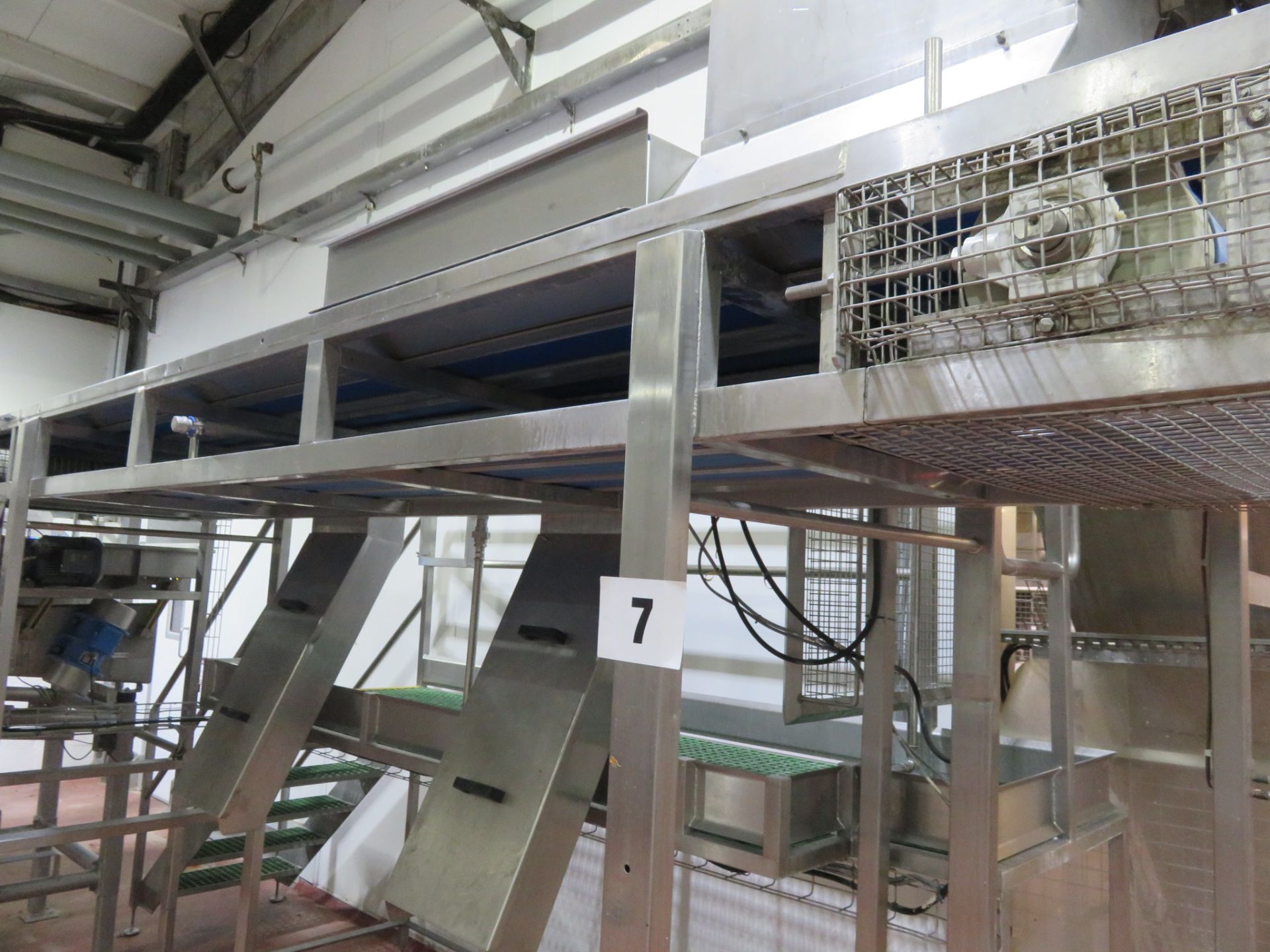 Conveyor approx. 4.3 meters long x 600mm wide belt. Height to conveyor approx. 2.2 meters. LO £240 - Bild 3 aus 5