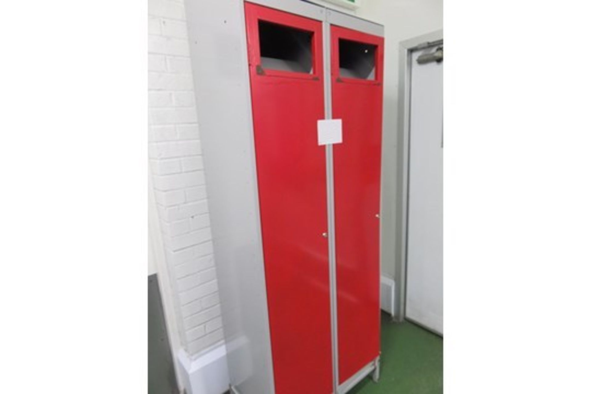 2 x Laundry Lockers. Lift Out £10