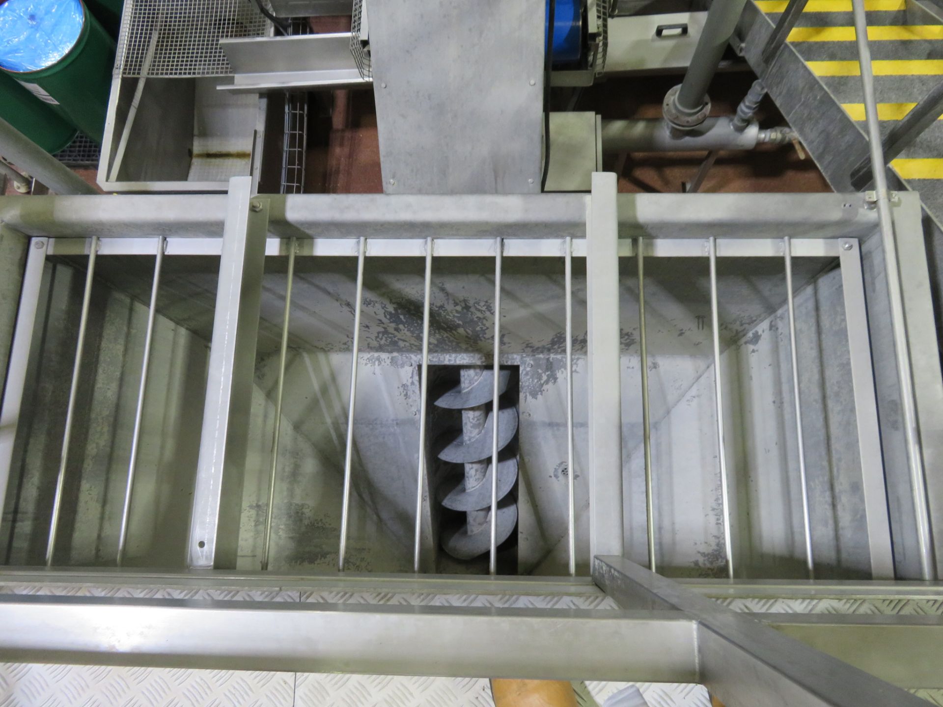 Water Screen product in and Screw Elevator. Inspection Conveyor approx. 7 meters long x 800m LO £800 - Image 3 of 7