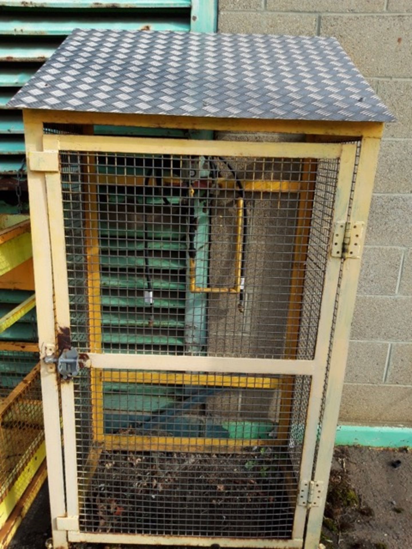 3 x Gas Bottle Storage Units and 1 x Forklift Personnel Platform. LO £80 - Image 4 of 4