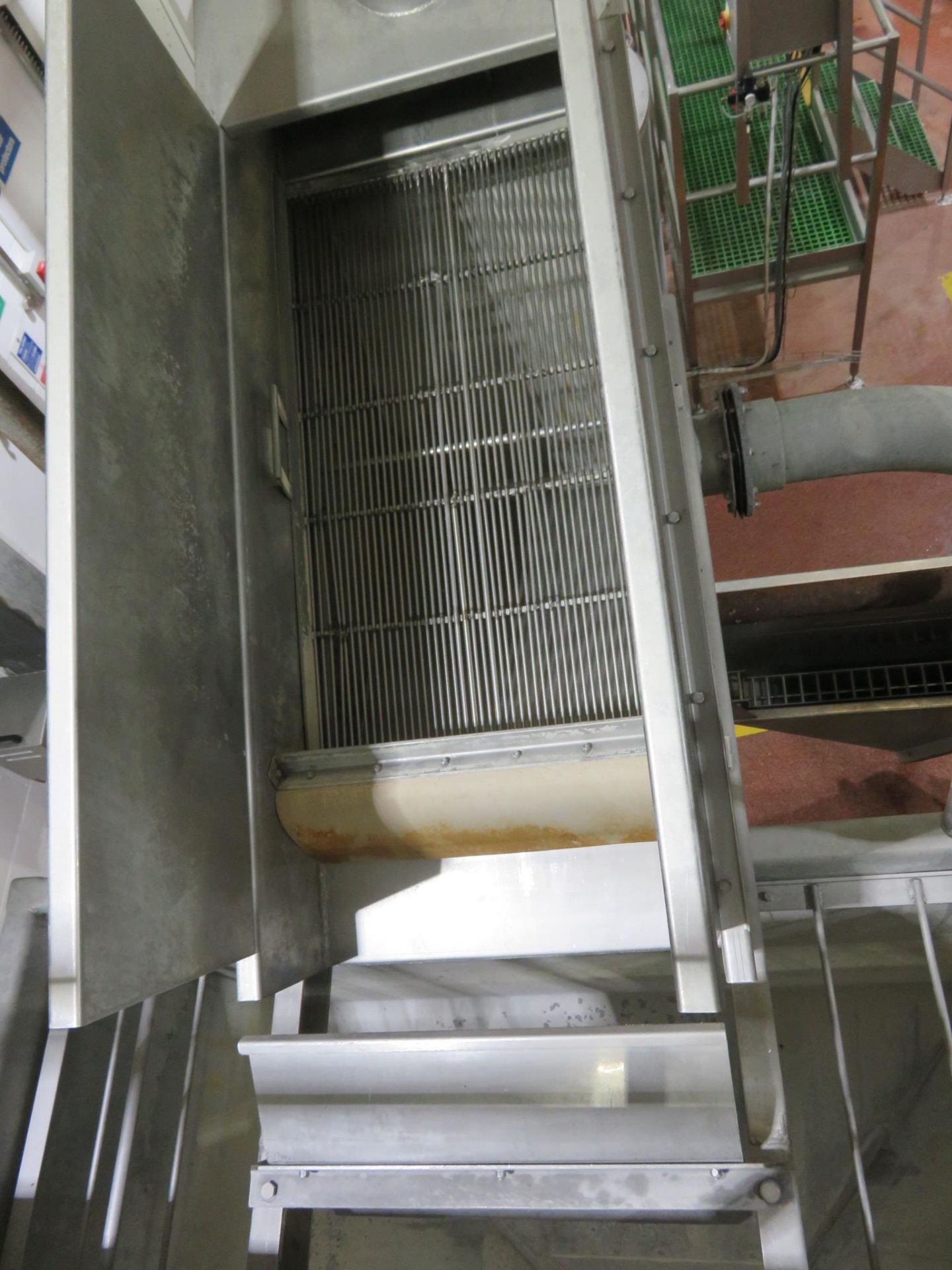 Water Screen product in and Screw Elevator. Inspection Conveyor approx. 7 meters long x 800m LO £800 - Image 2 of 7