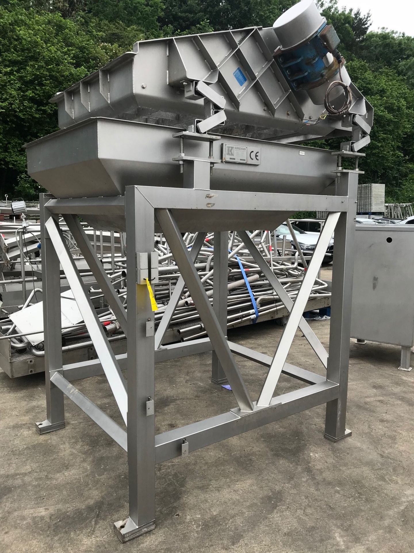 Kiremko Vibratory Feeder/Drainer on frame