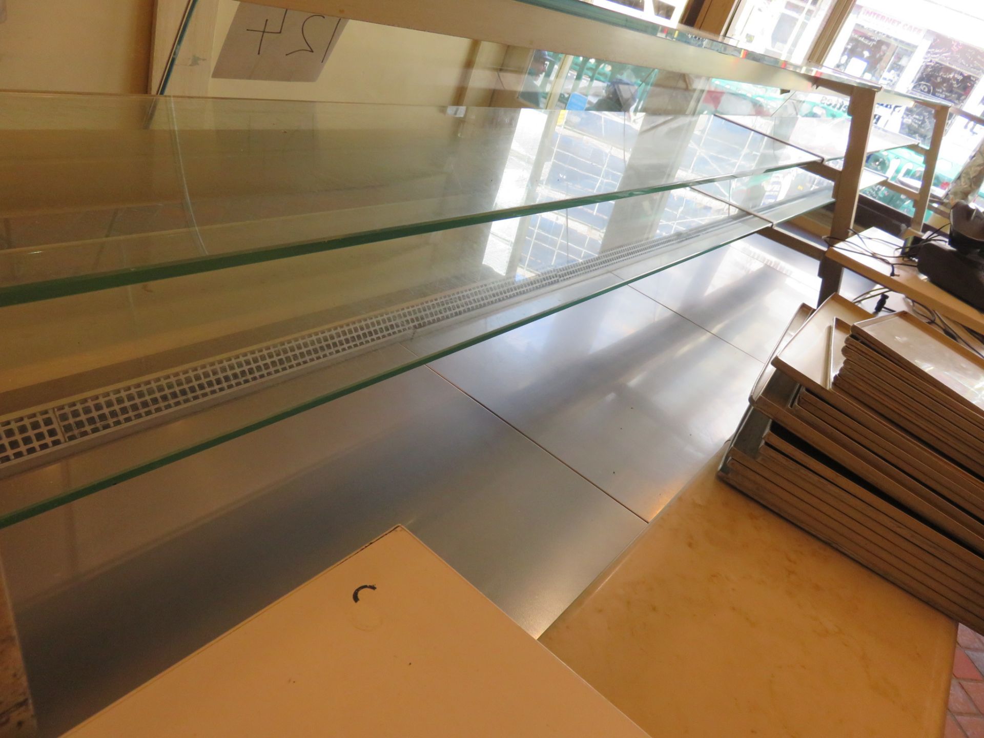 Wescho Refrigerated Display Cabinets (5 meter), plus hot plate (1 meter), plus Trays .LO£800 - Image 4 of 4