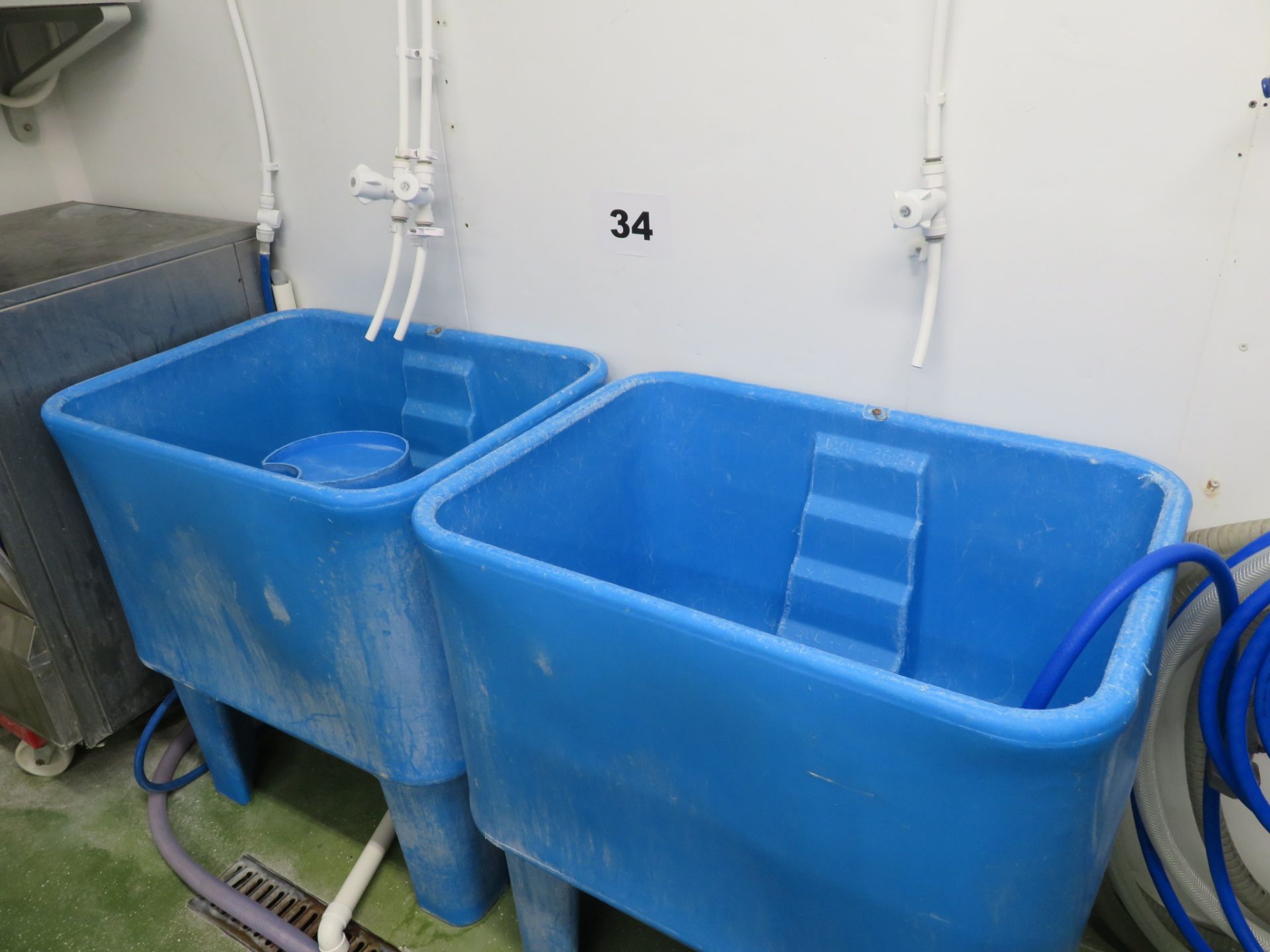 2 x Blue plastic sinks. LO £30. - Image 2 of 5