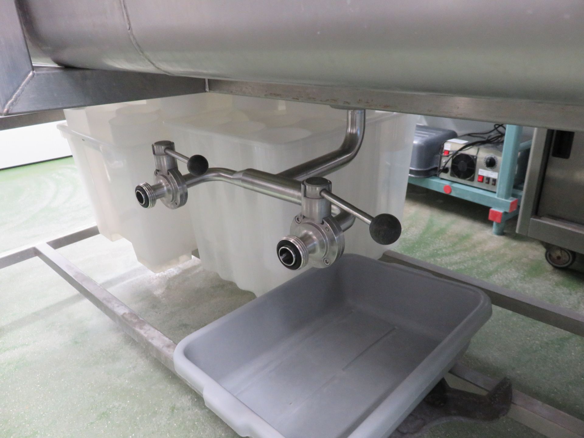 S/s draining table. 2017. Mobile unit. LO £100. - Image 5 of 5