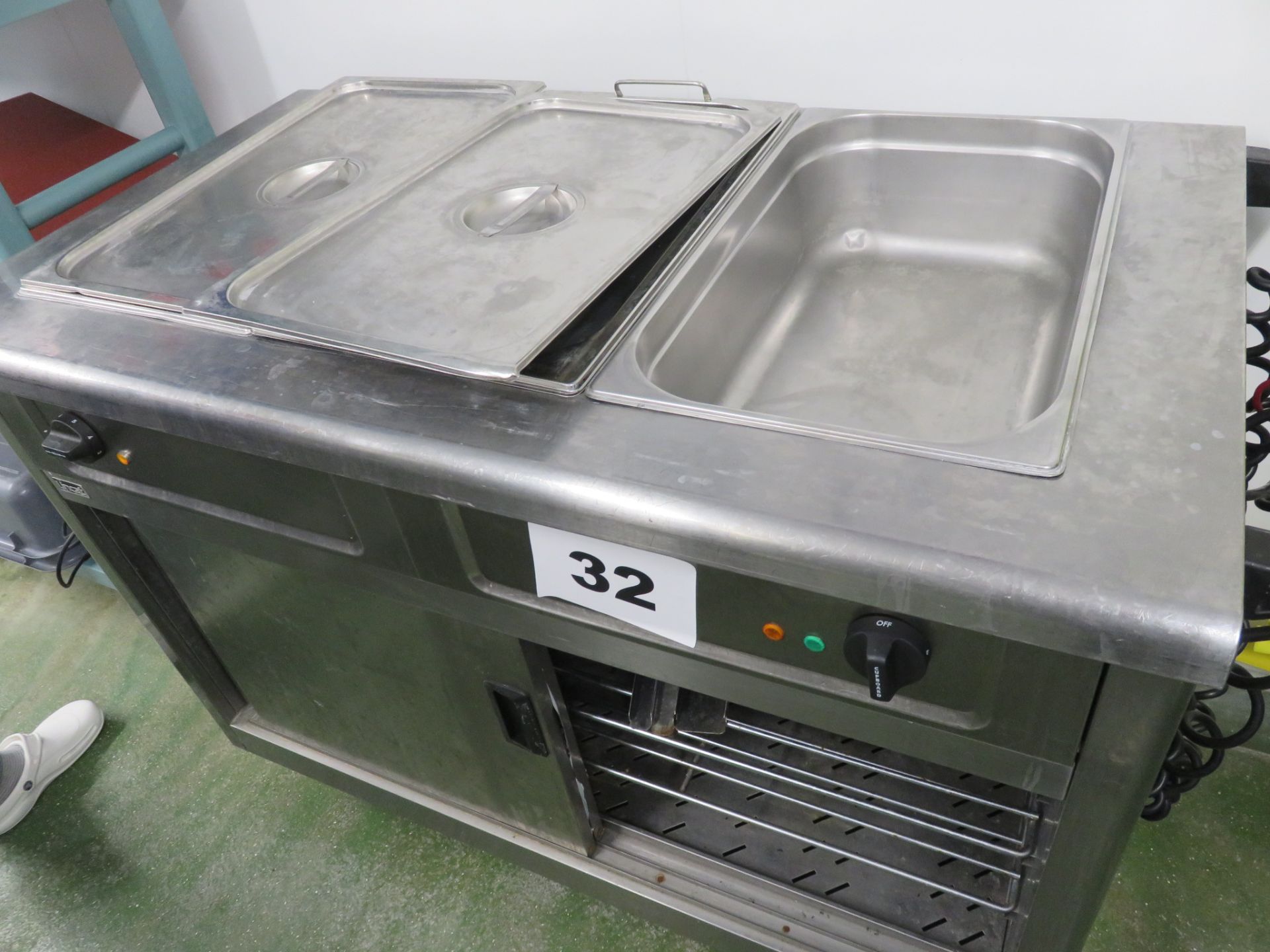 3-pan wet bain marie and warming cabinet. 2018. Electric. Takes regular gastronome pans. £40. - Image 6 of 6