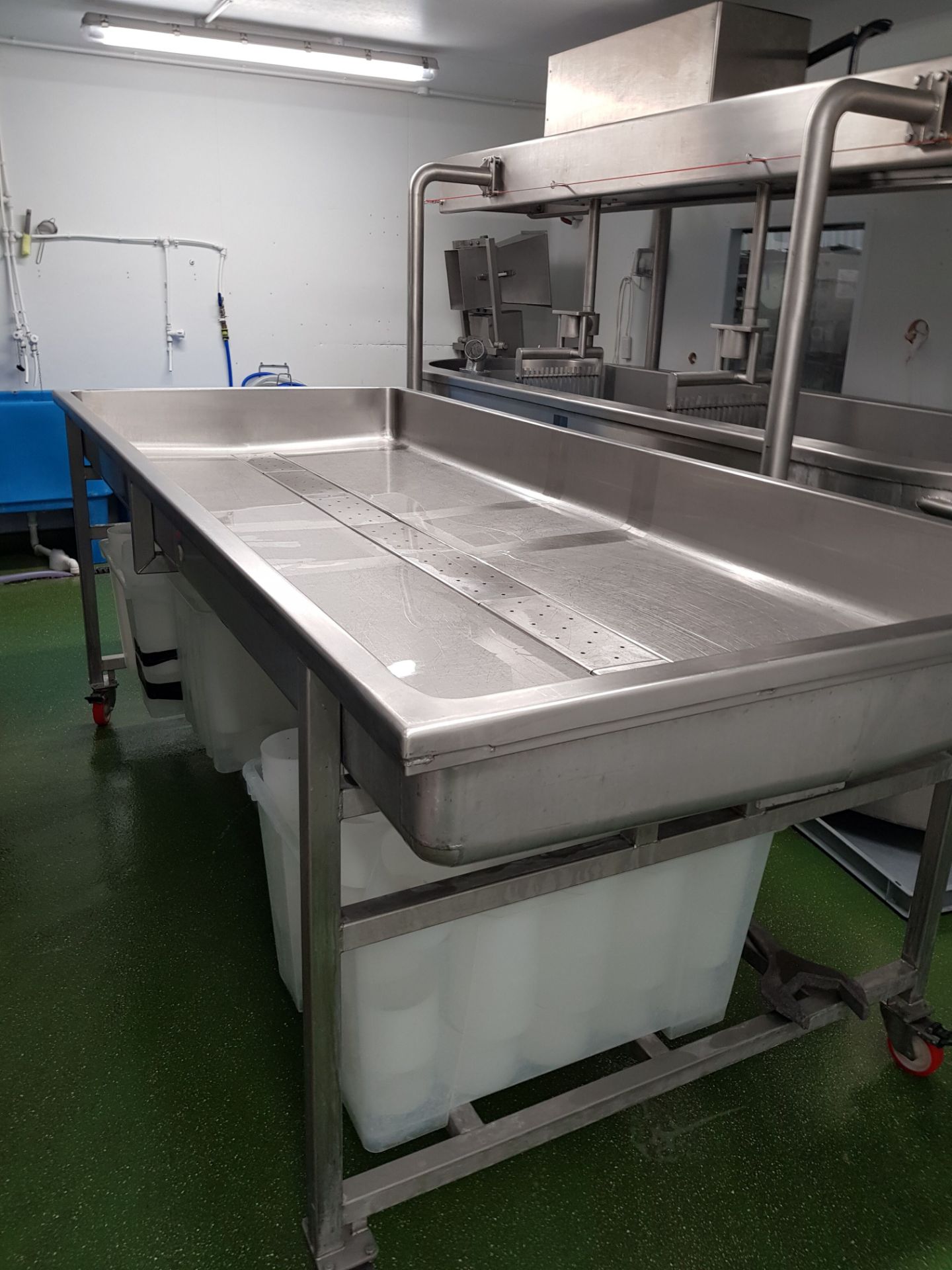 S/s draining table. 2017. Mobile unit. LO £100. - Image 2 of 5