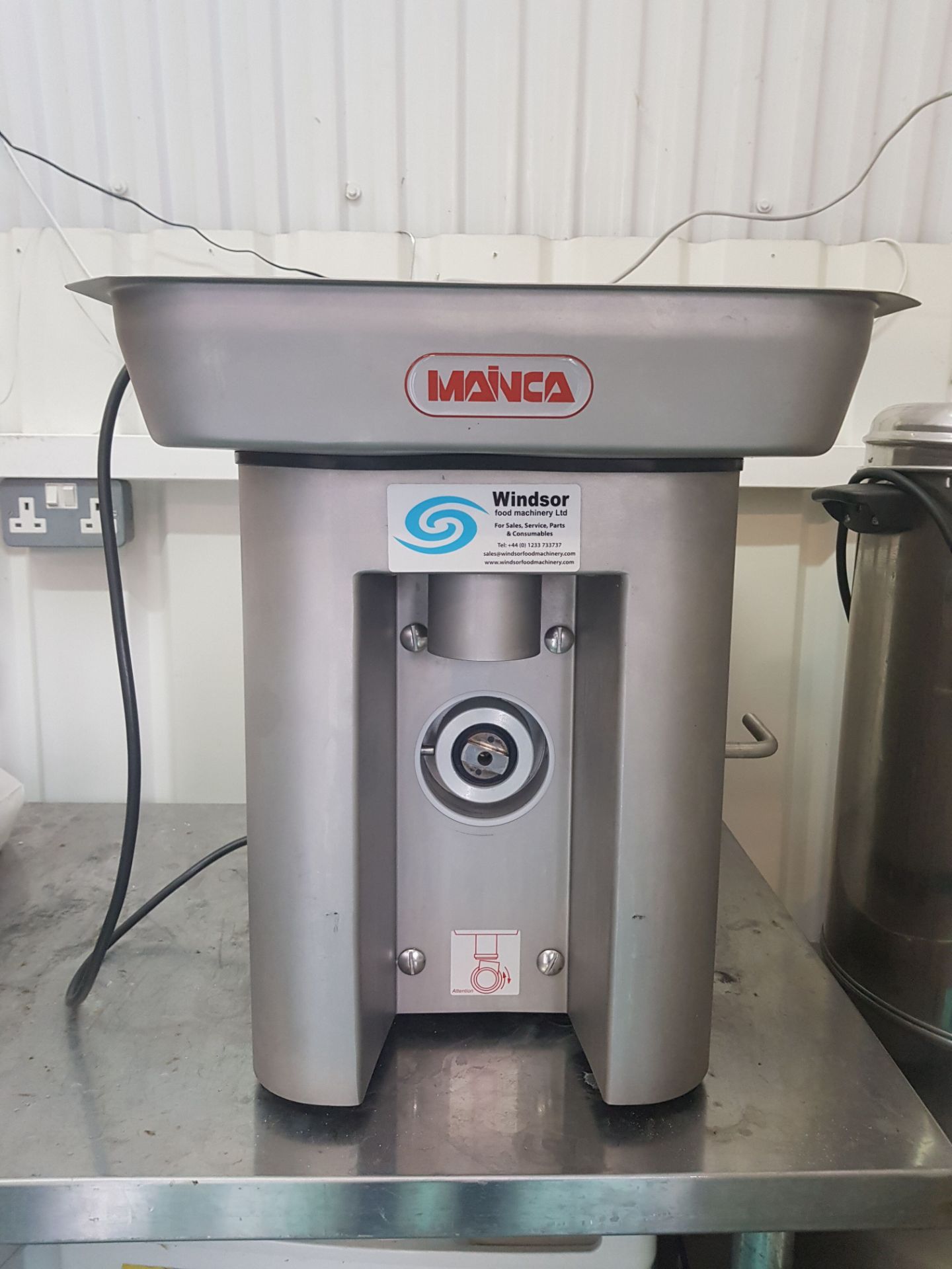 Mainca PX-32 meat mincer. 2018. With extra large tray pan. LO £15.