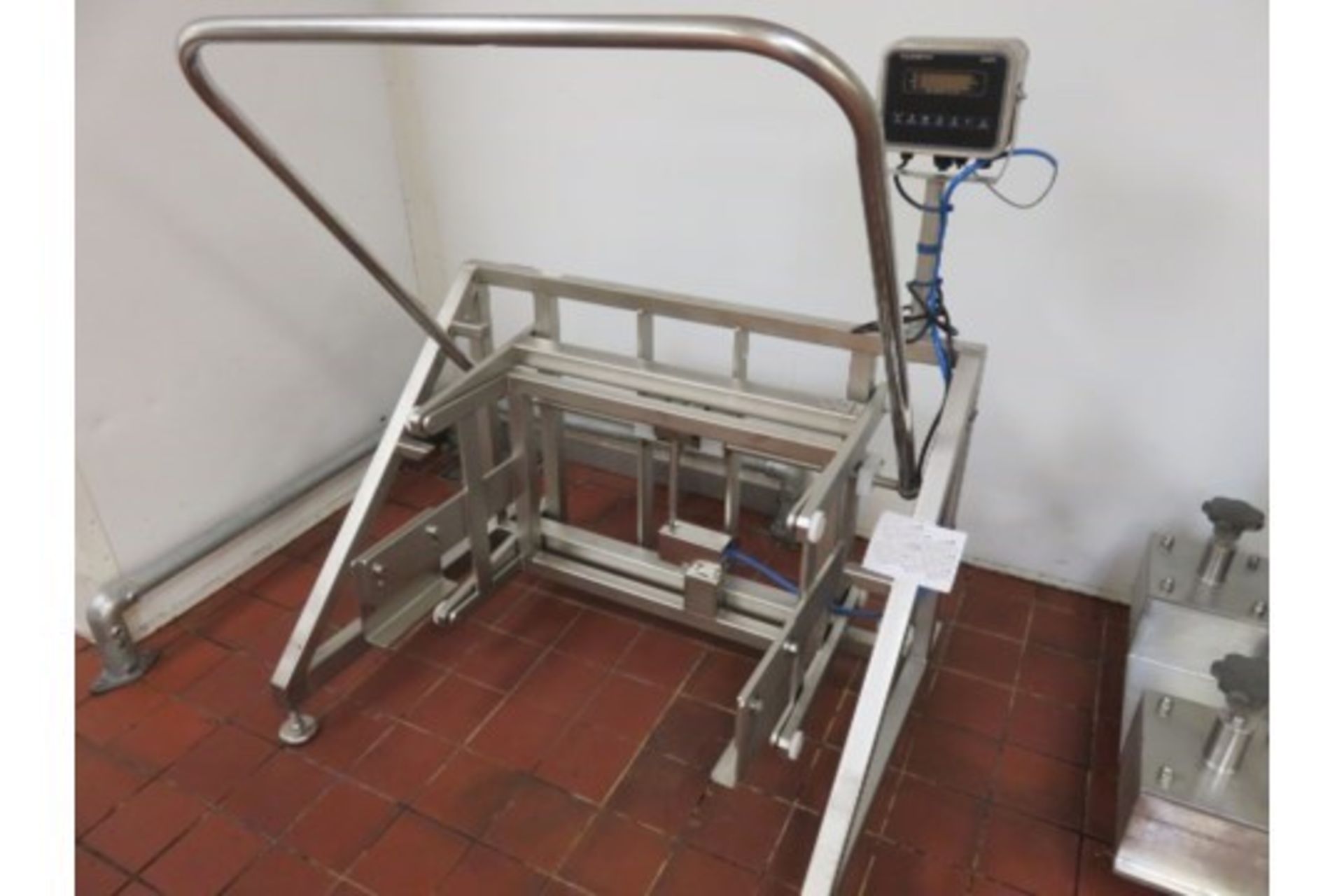 Syspal 200 litre tote bin weigher with Avery Weightronix model ZM201 controls. LO £40. - Image 2 of 3