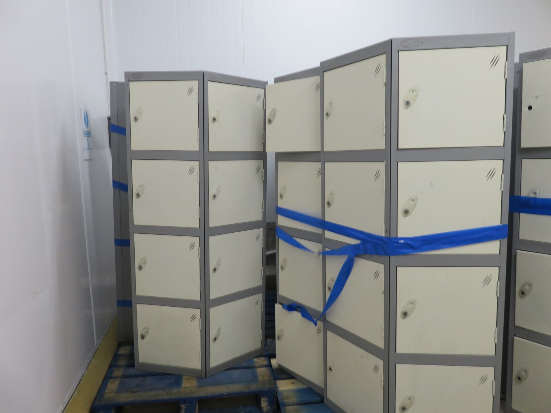 QTY OF COMPARTMENT POD LOCKERS. LO £60. - Image 5 of 6