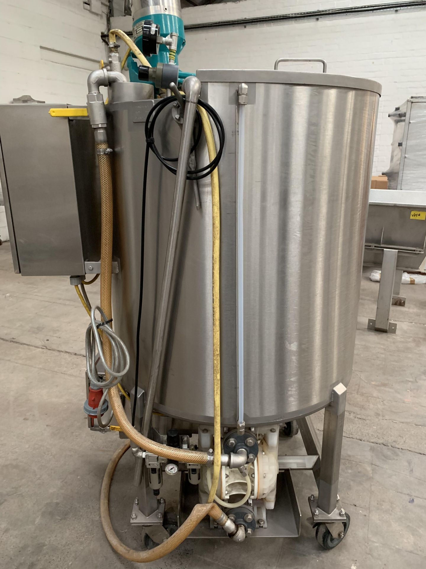 2000 Litre Holding Tank With Mixer - Image 2 of 7