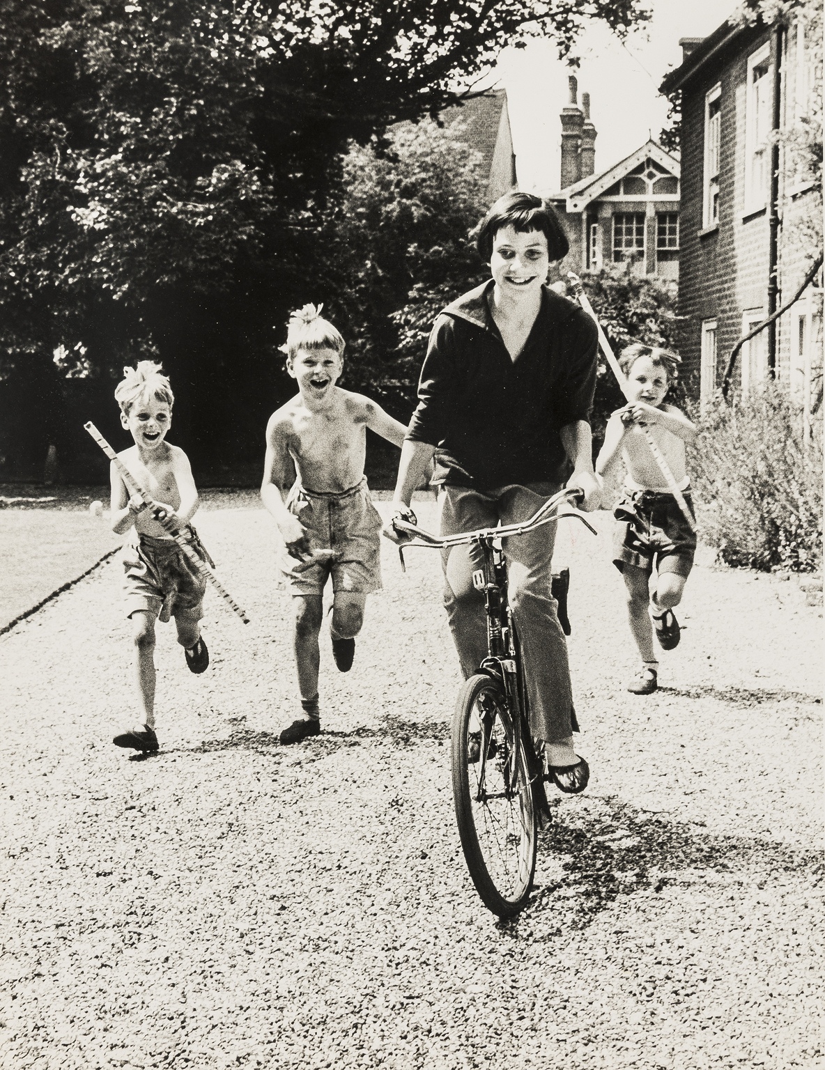 NO RESERVE Norman Parkinson (1913-1990) Family Outings, A Collection of Five Prints - Image 3 of 5