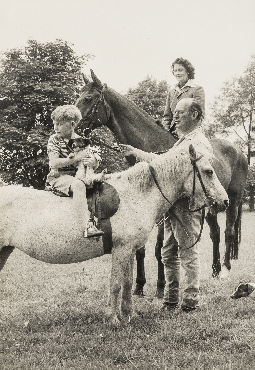 NO RESERVE Norman Parkinson (1913-1990) Family Outings, A Collection of Five Prints - Image 4 of 5