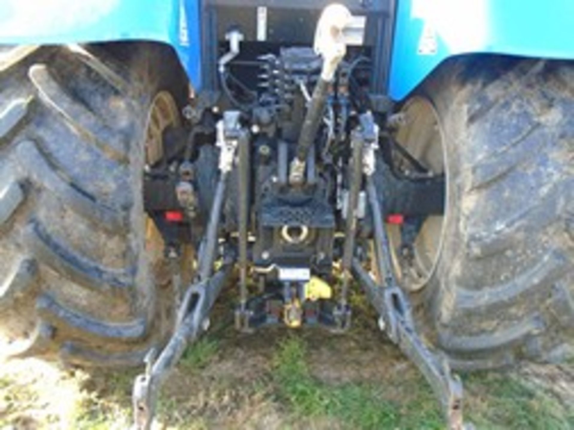 New Holland T7.210 YX17 DKU 588hrs, front linkage, 40km/h, Range Command transmission, air - Image 2 of 3