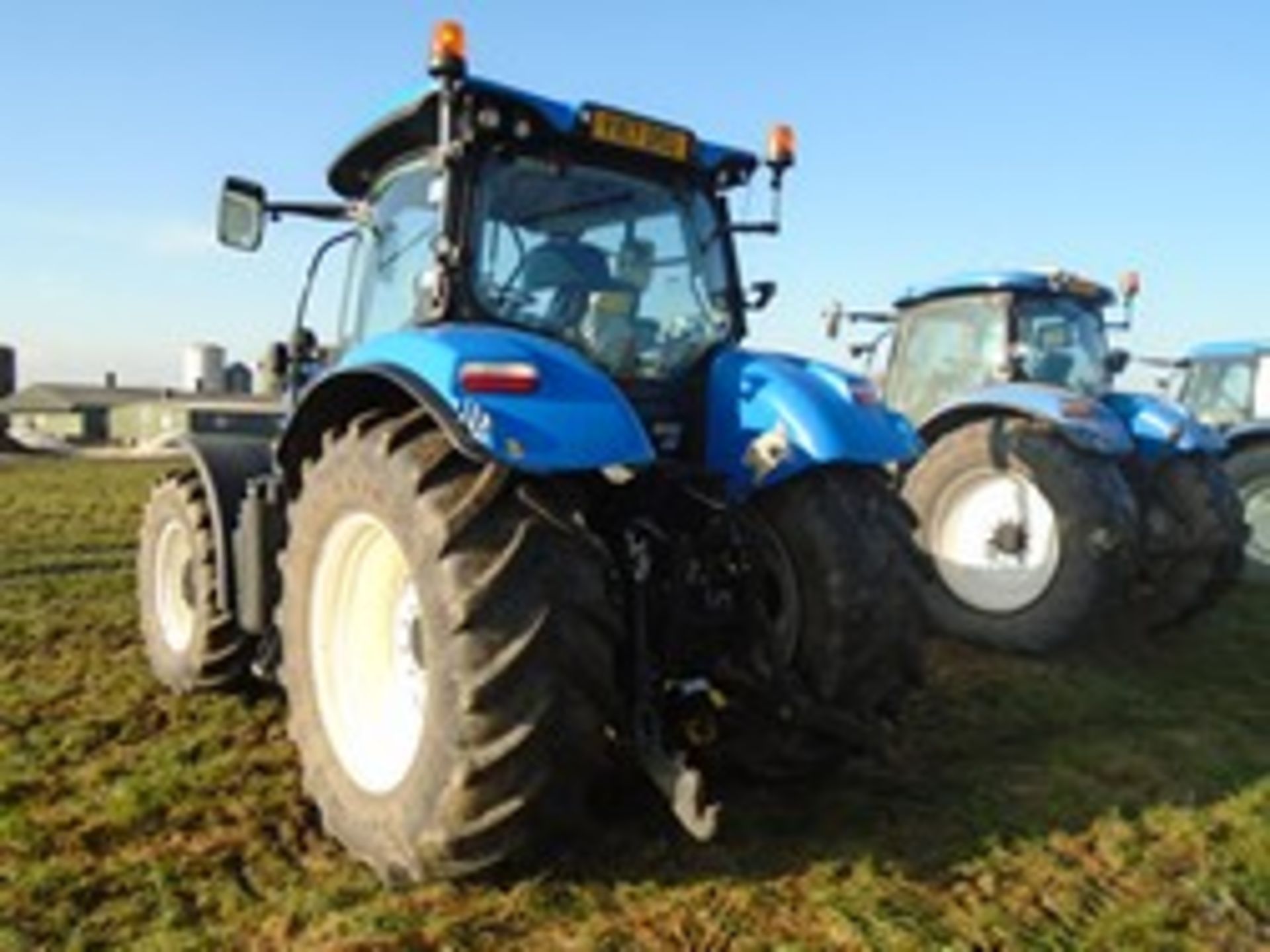 New Holland T7.210 YX17 DKU 588hrs, front linkage, 40km/h, Range Command transmission, air - Image 3 of 3