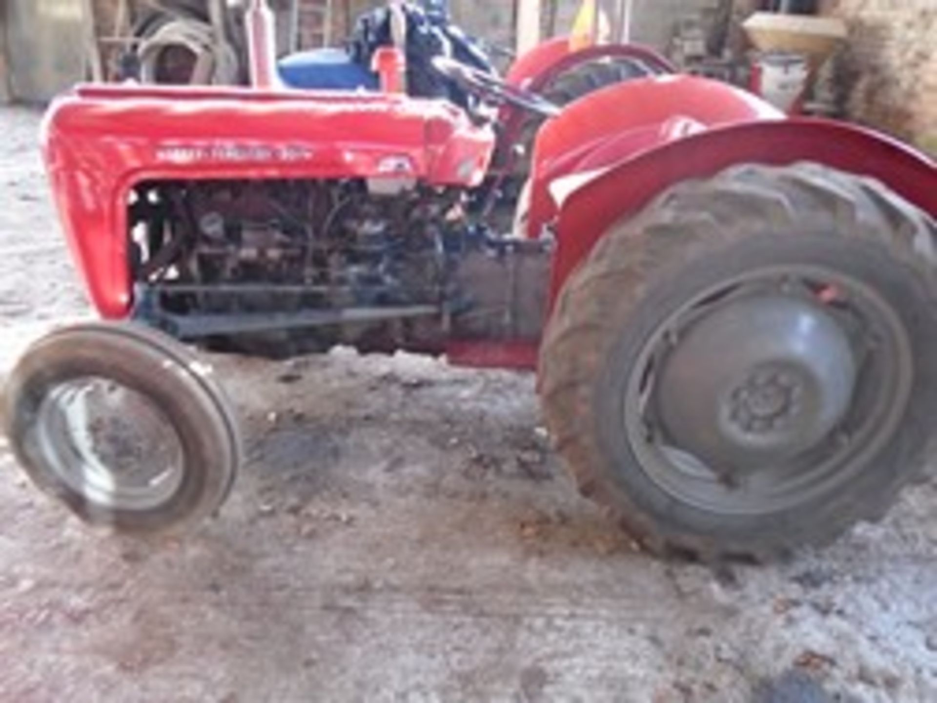 Massey Ferguson 35 4cyl diesel tractor, recent new battery, dynamo, wings, bonnet and lift pump - Image 4 of 5