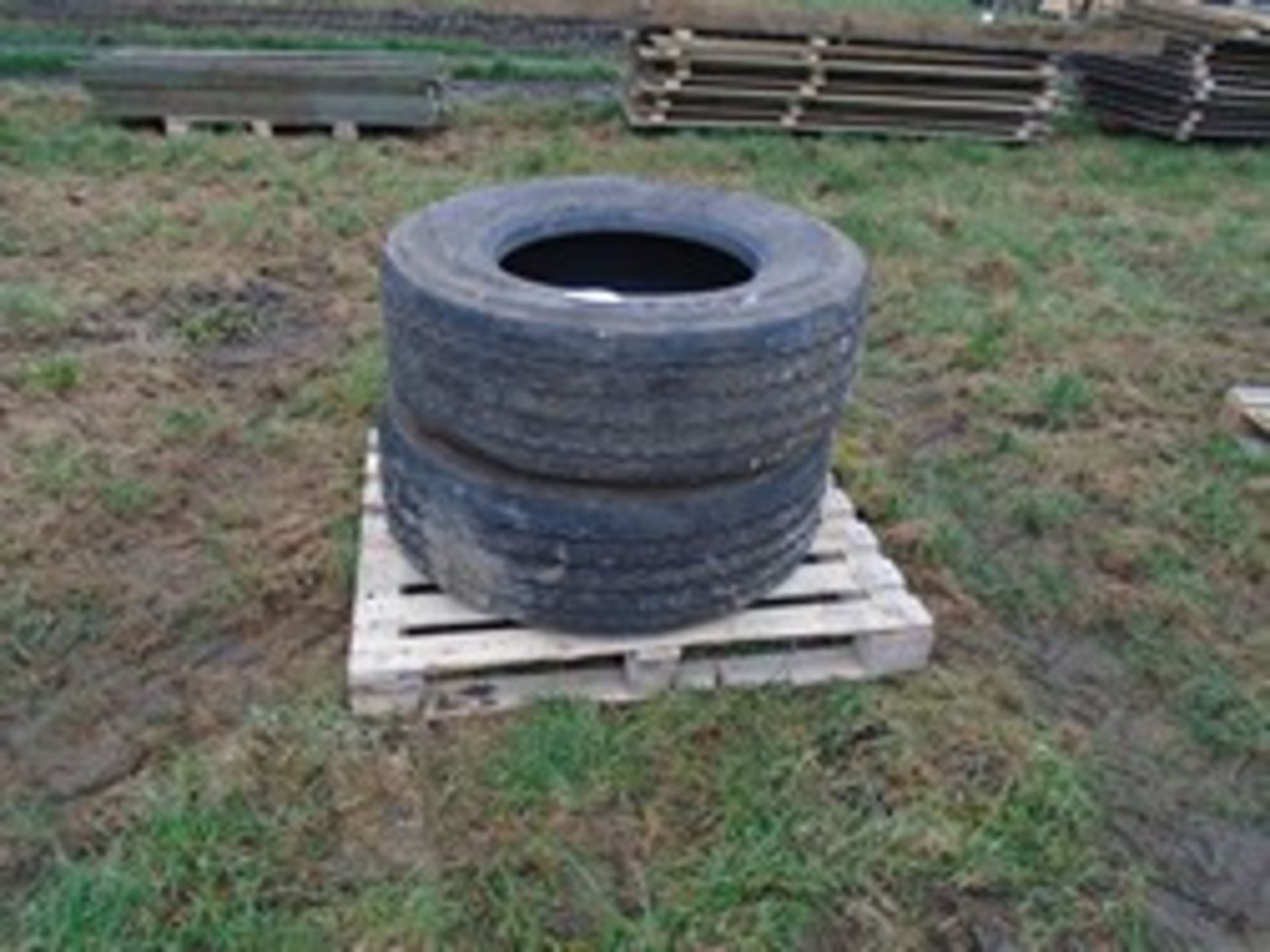 2x 385/65R22.5 tyres