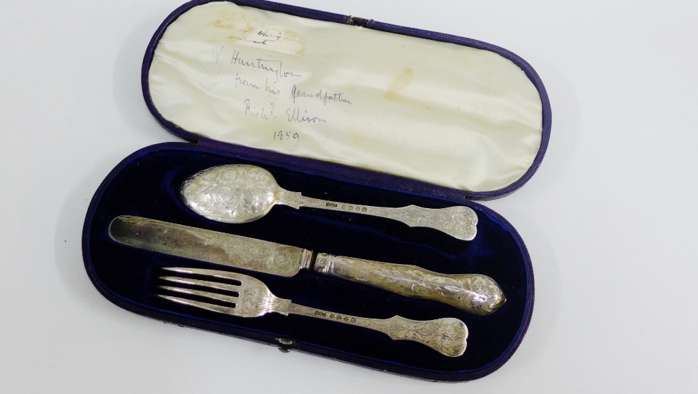 Victorian silver knife, fork and spoon set, London 1857, in fitted case (3)