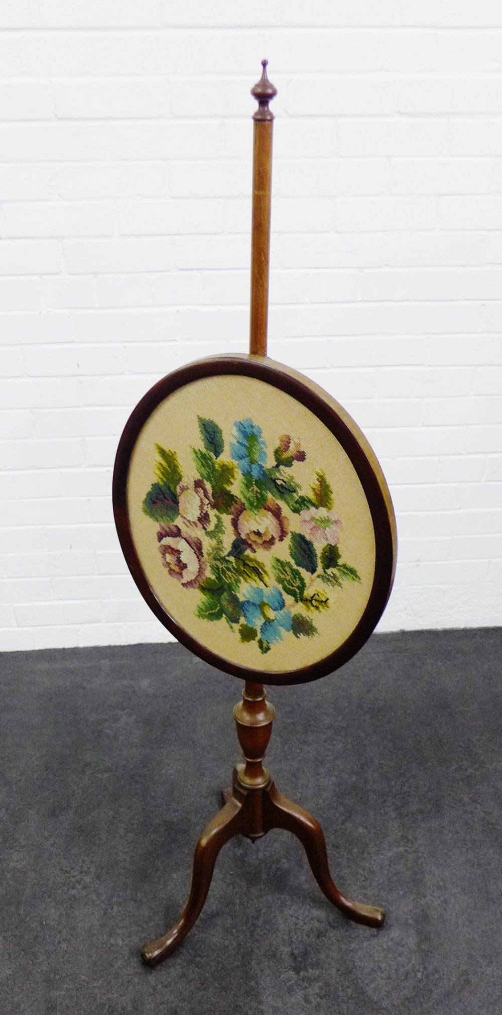 Mahogany pole screen, 140cm