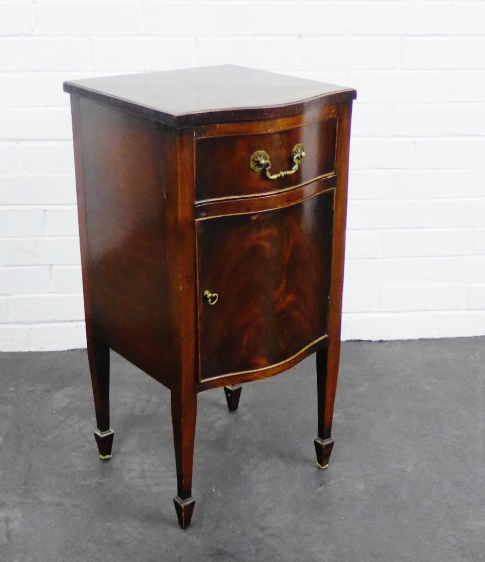 Mahogany serpentine bedside cabinet on tapering legs and spade feet, 75 x 37cm