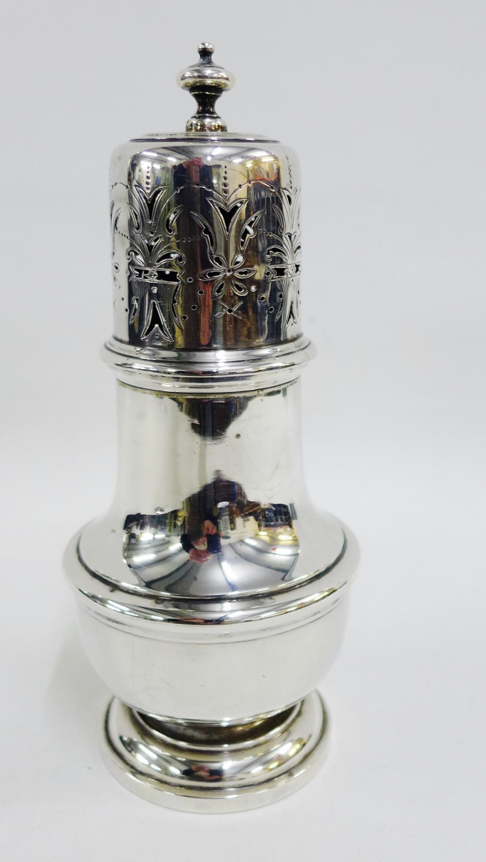 Edwardian silver sugar castor, Chester 1910, 20cm high