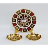 Collection of Royal Crown Derby 'Imari' pattern 1128 porcelains to include a cabinet plate and two