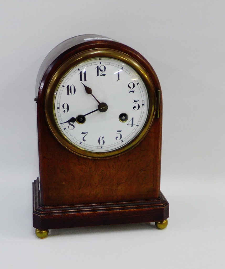 German oak cased mantle clock, the circular dial with Arabic numerals, raised on four bun feet, 27cm