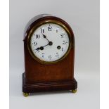 German oak cased mantle clock, the circular dial with Arabic numerals, raised on four bun feet, 27cm