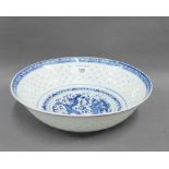 Chinese blue and white rice patterned bowl with Dragon pattern to centre