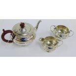 George V silver Bachelors three piece teaset comprising teapot, cream jug and sugar bowl, Birmingham