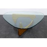 Contemporary Isamu Noguchi coffee table, with a floating glass top on crossed wooden supports, 91 x