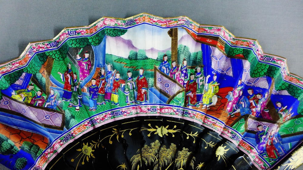 Chinese lacquered fan, finely painted with figures with shell or ivory faces, in a fitted lacquer - Image 2 of 2