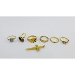 Six 9 carat gold rings and a 9 carat gold crucifix (7)