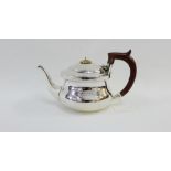 George V silver Bachelor teapot, Chester 1924, 13cm high