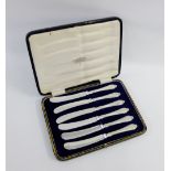 Set of six Sheffield silver handled butter knives, cased (6)
