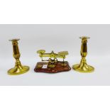 Set of oak and brass postal scales, complete with weights, together with a pair of brass desk