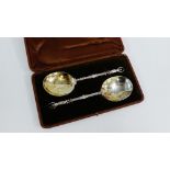 Victorian pair of William Hutton & Sons silver serving spoons, London 1884, in fitted case