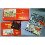 Collection of Triang railways to include R.459 large station set,